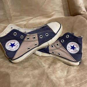 Converse all stars Chuck Taylor’s youth  size 12